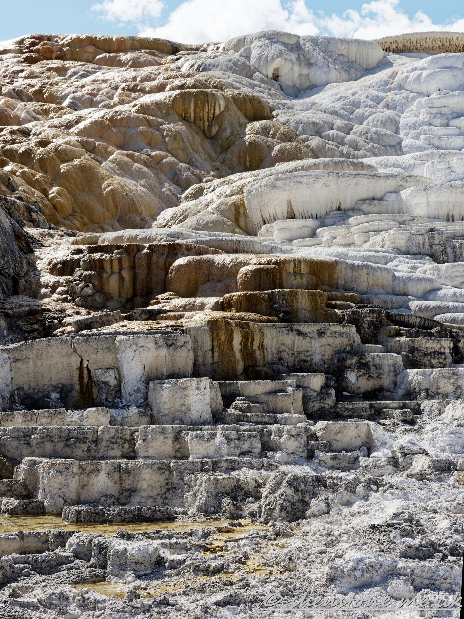 Mammoth hot Springs, Yellowstone National Park, Wyoming, USA