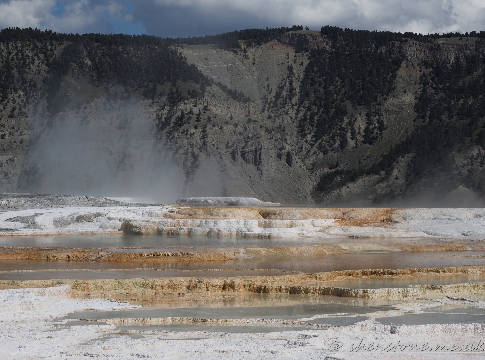 Mammoth hot Springs, Yellowstone National Park, Wyoming, USA