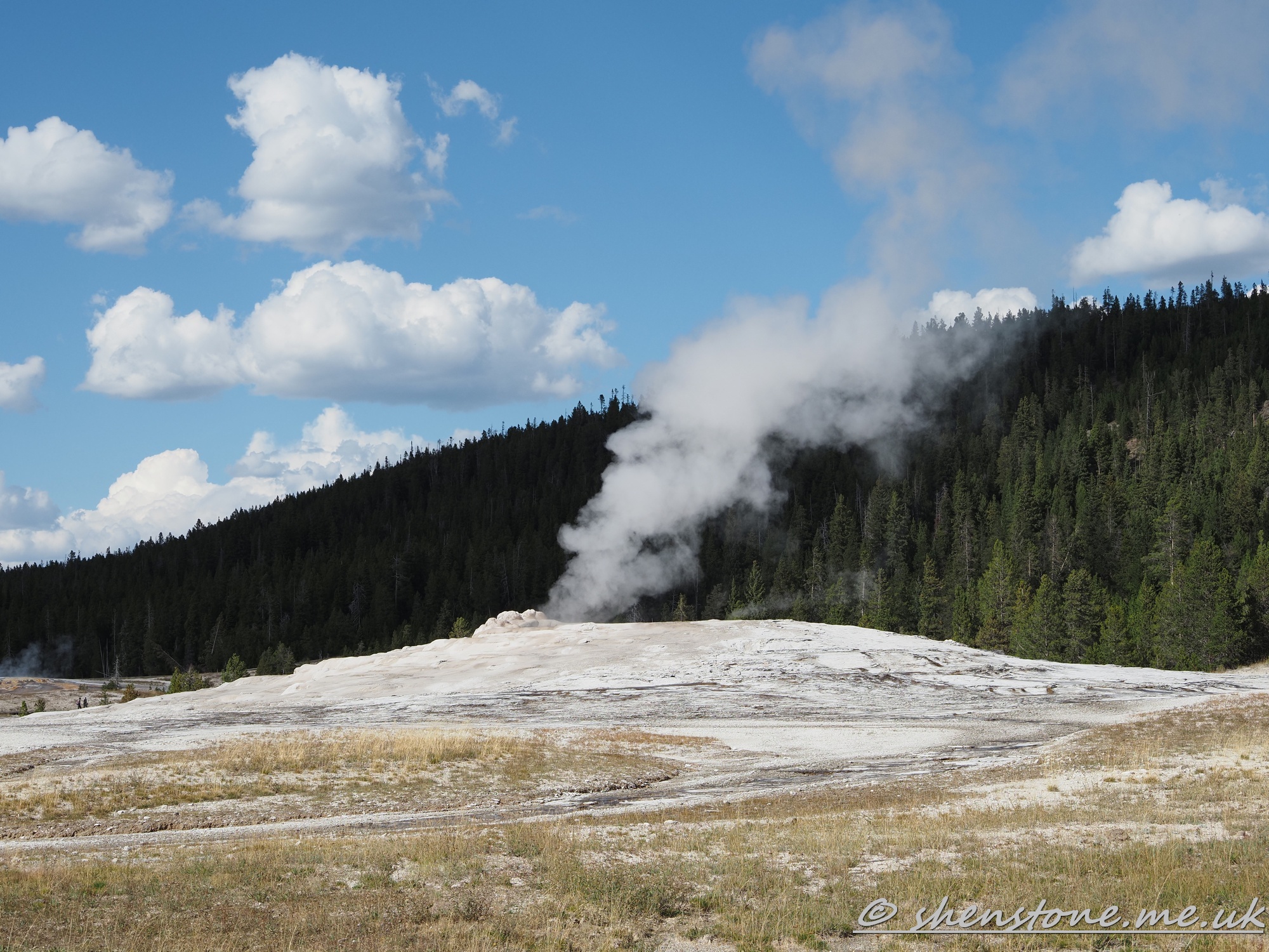Old Faithful, Yellowstone National Park, Wyoming, USA