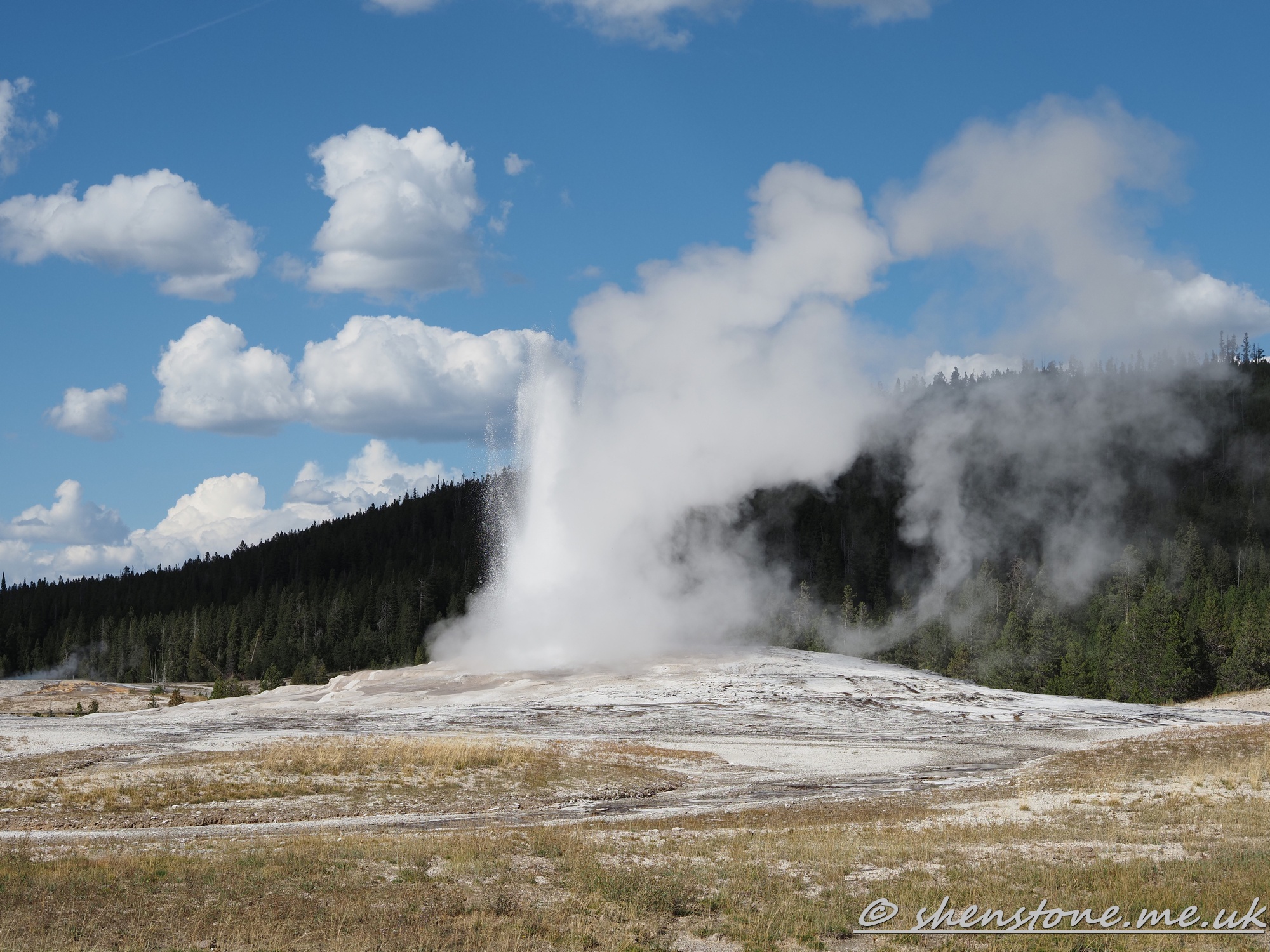 Old Faithful, Yellowstone National Park, Wyoming, USA